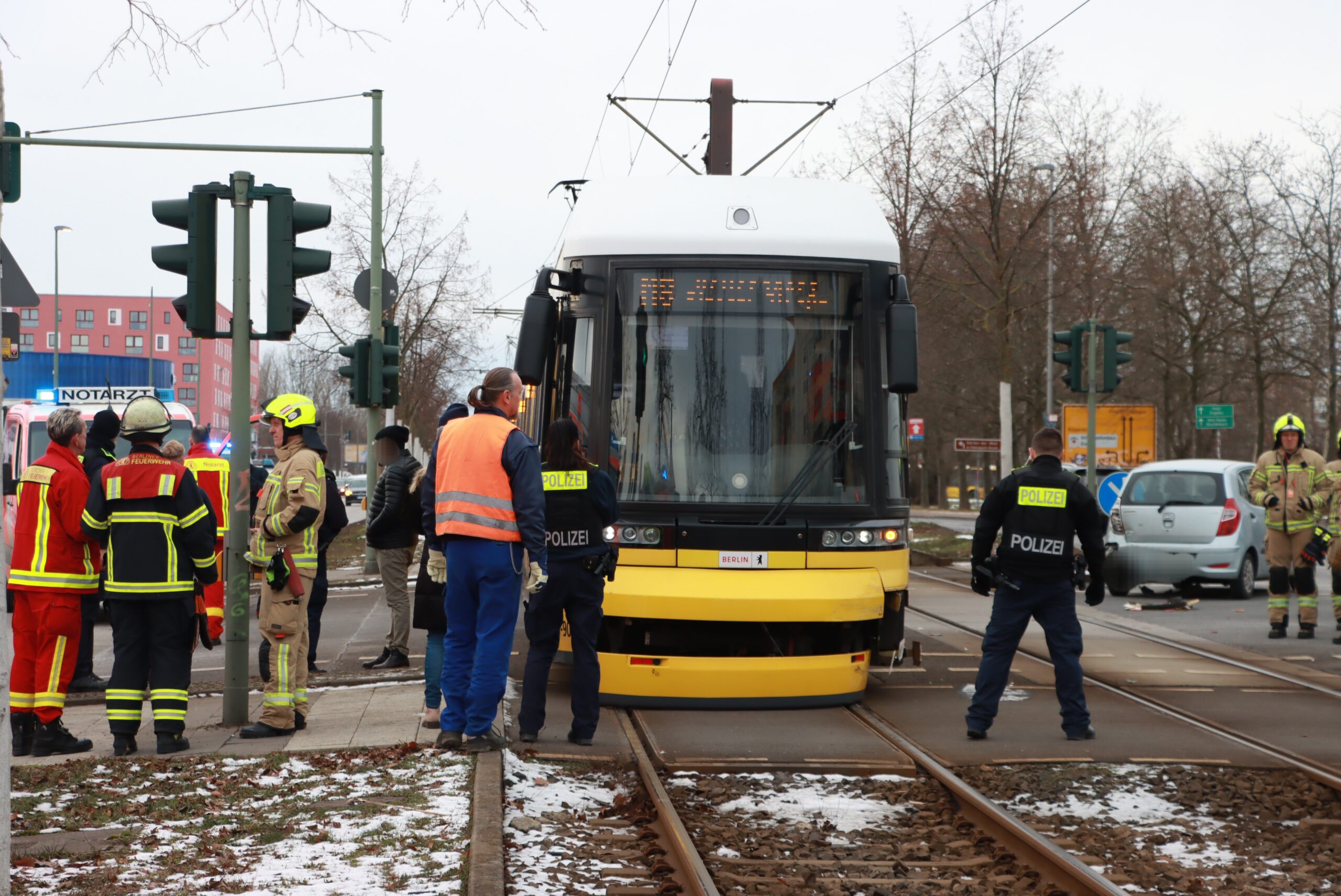 Straßenbahn kracht in Marzahn gegen PKW Berlin Doku